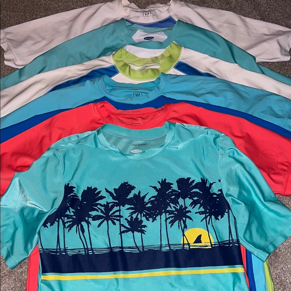 Bundle of 7 Graphic Tees